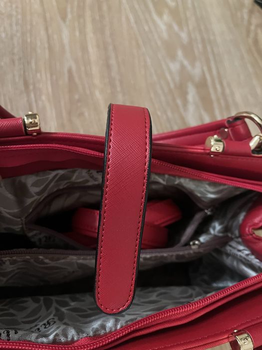 Дамска чанта - средно голяма