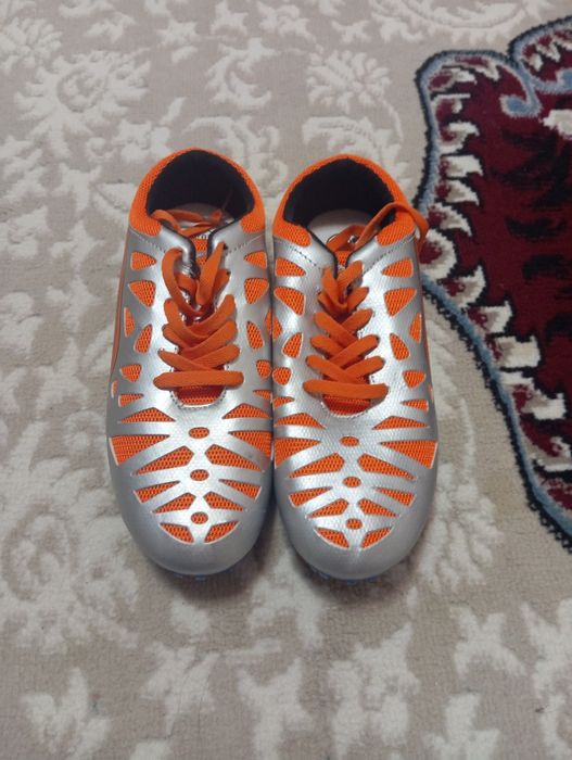 Futbol butsi yangi