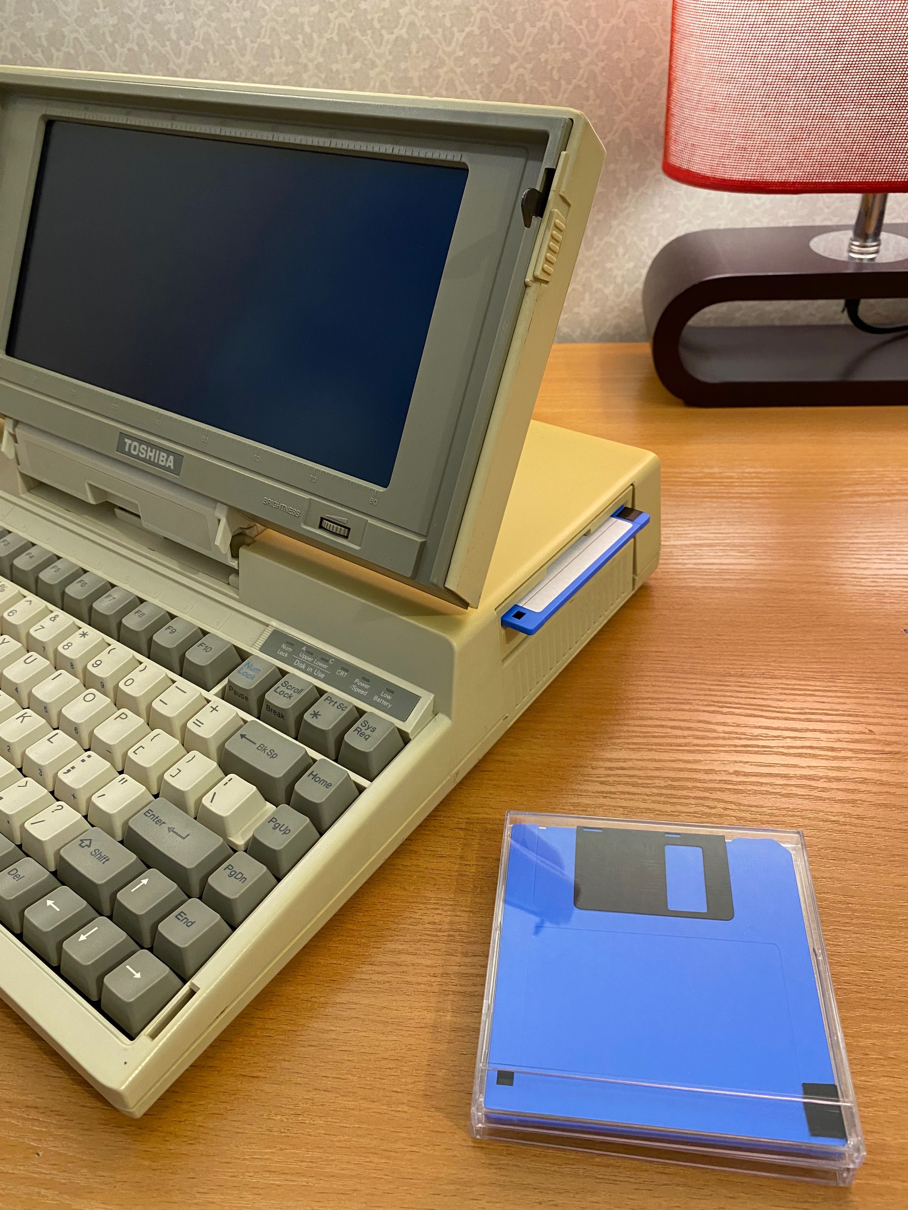 Ноутбук Toshiba T1200 -  год 1987