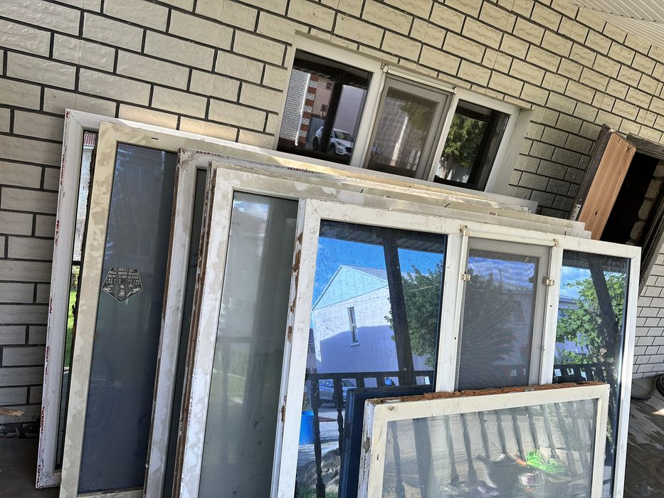 Оконные рамы и стеклянные двери