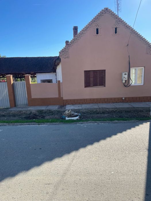 Casă bătrânească și grădină