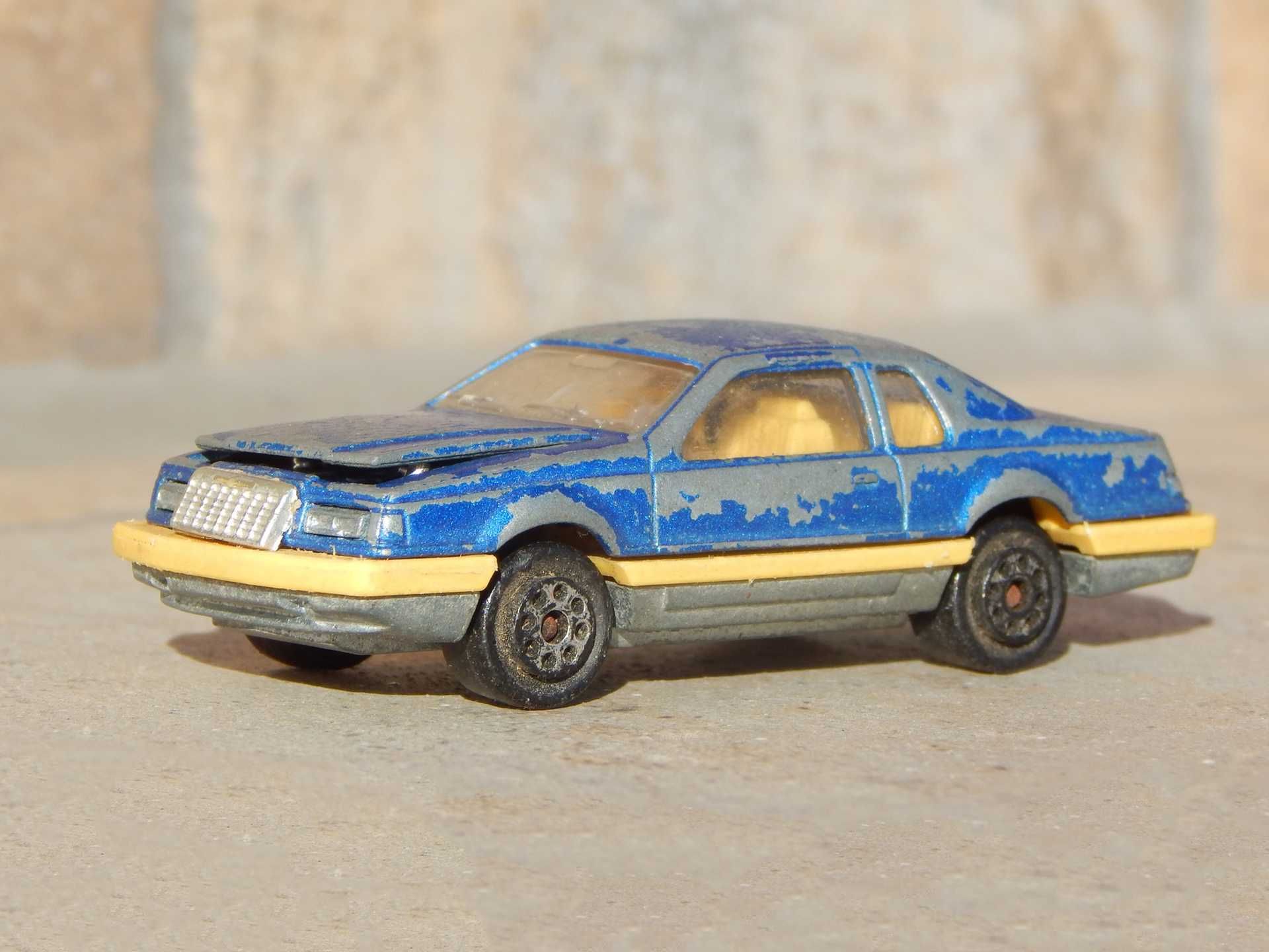 Macheta veche Ford Thunderbird IX 1983–1986 Majorette sc 1:67