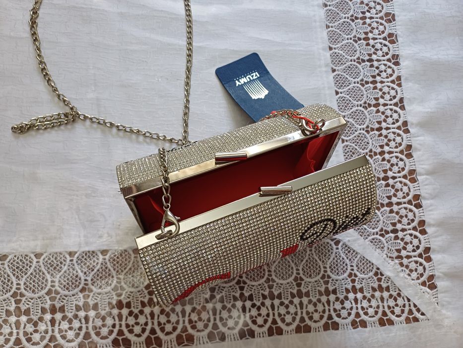 Продам вечернюю сумочку.