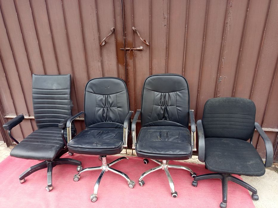 Чёрный кресла . Срочно .