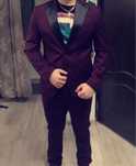 Costum visiniu pentru eveniment