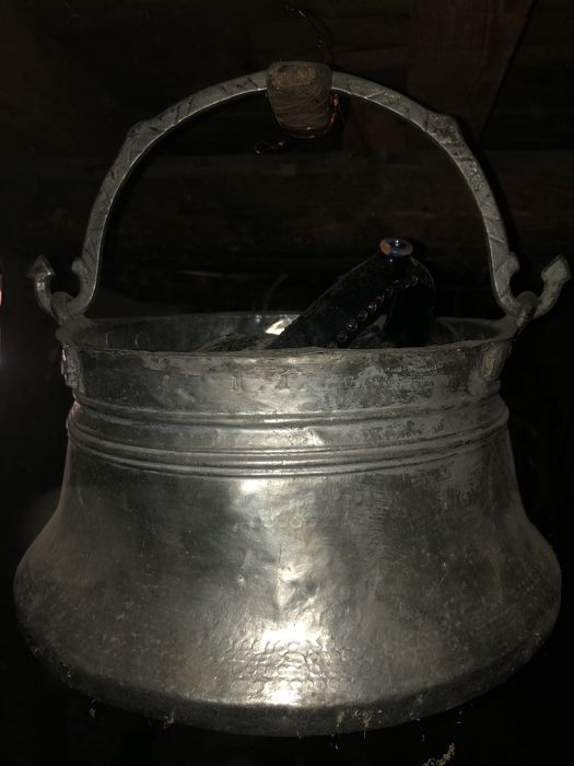 Много запазени менци за вода.