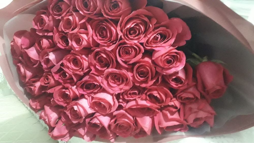 Цветы 51 роз , пионы
