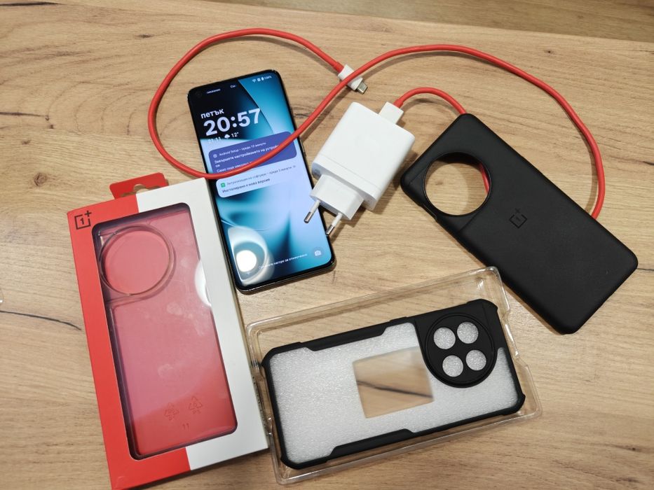 Oneplus 11 зелен 16/256 + 3 кейса