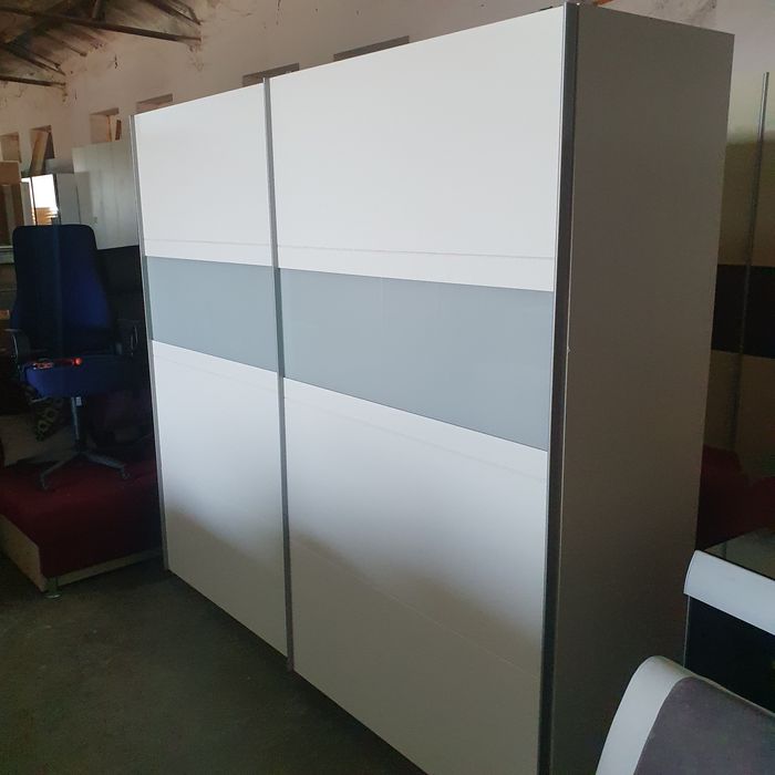 Dressing cu uși glisante
