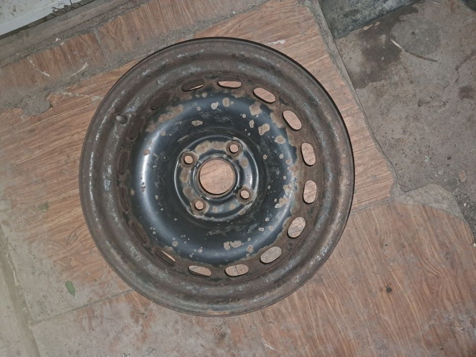 Продаю диск R15 стоял на ауди 80 Б4