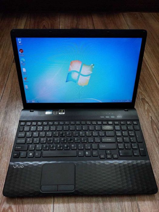 Ноутбук Sony vaio PCG-71812V Игры в Подарок