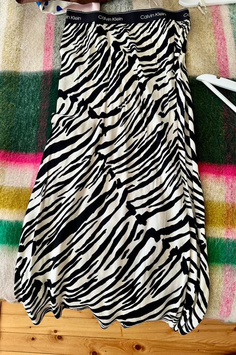 Нова пола Calvin klein