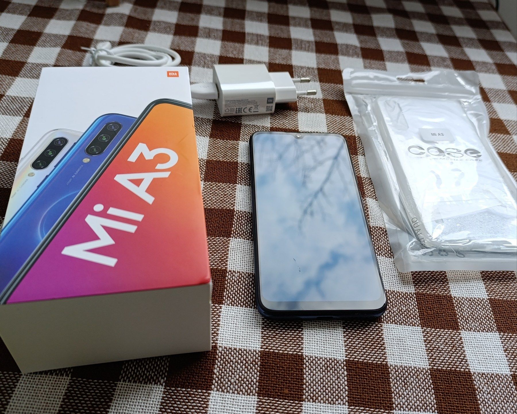 Xiaomi mi a3 64gb rom 4gb ram много запазен