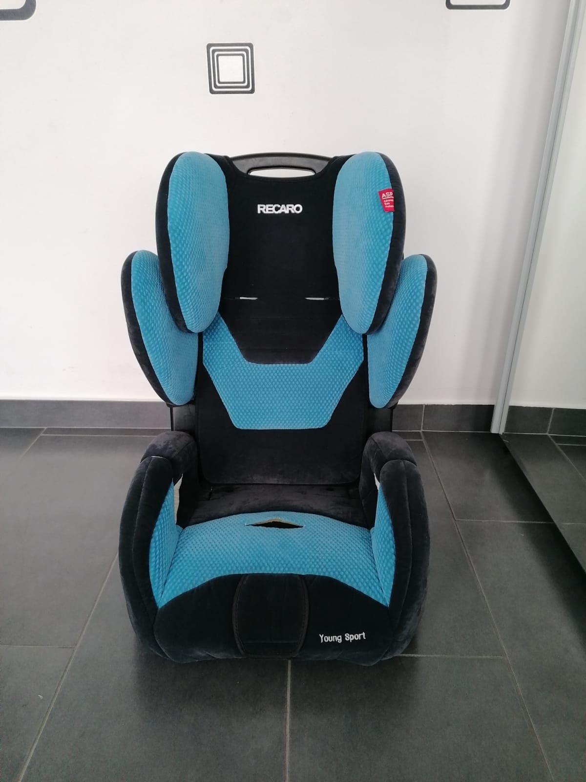 Scaun auto Recaro Young Sport pentru copii intre 15 și 36 kg