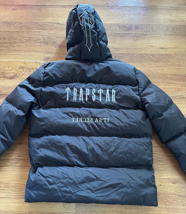 Мъжко,черно,зимно яке Trapstar с бродирано лого на гърба