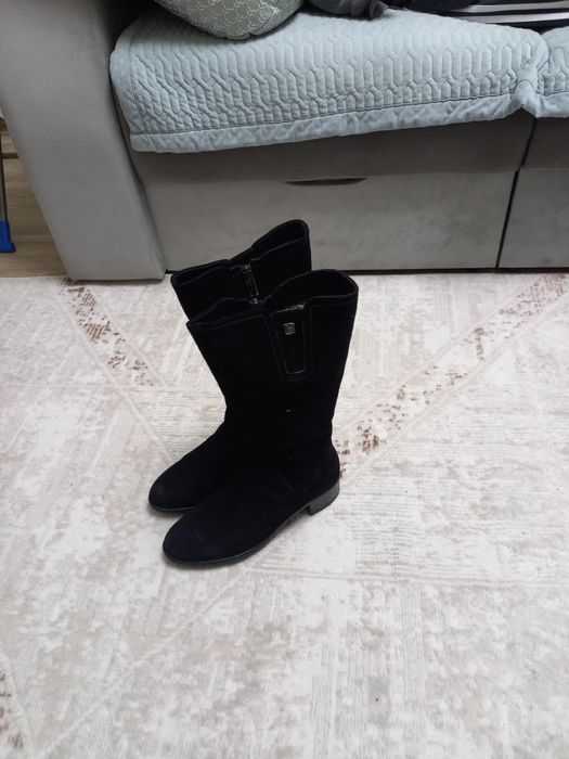 Продам женские сапоги
