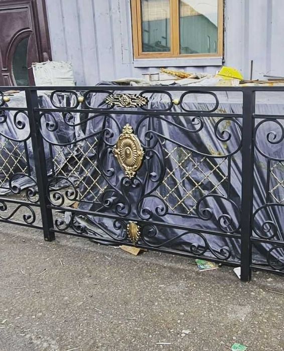 Перила из нержавейки и стекла. Доставка и монтаж бесплатно!