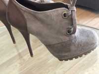 Heels Carvela super-high