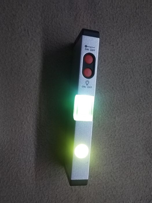 Nivela laser cu trepied