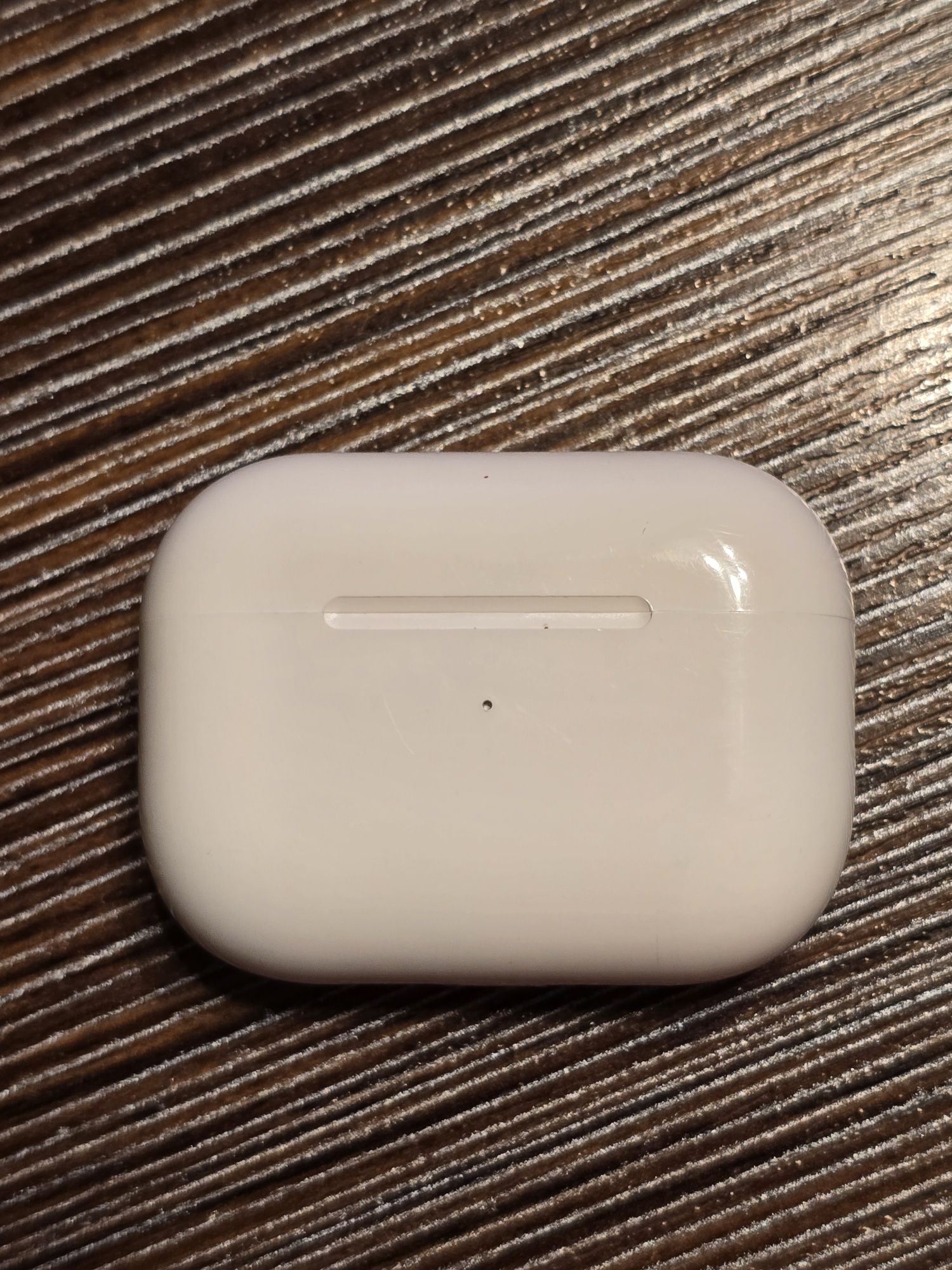 kалъф за зарежgане на Apple AirPods Pro.