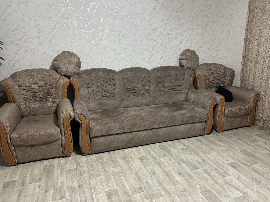 Продам диван и два кресла