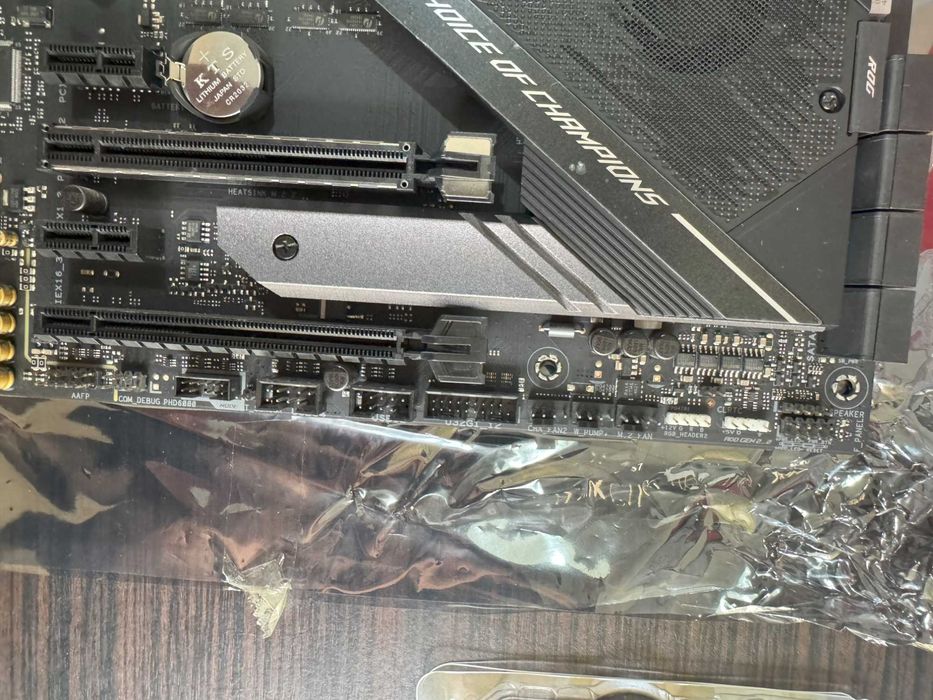 Placa de baza: ASUS ROG STRIX X570-F Gaming - ca noua, cutie + factura