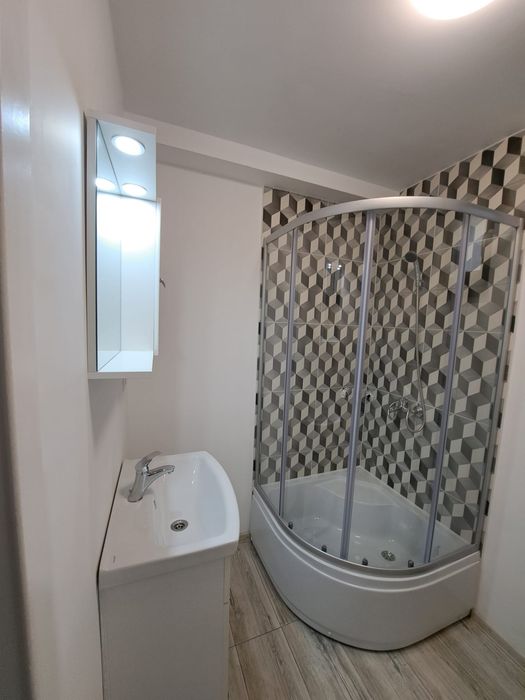 Inchiriez spații birouri