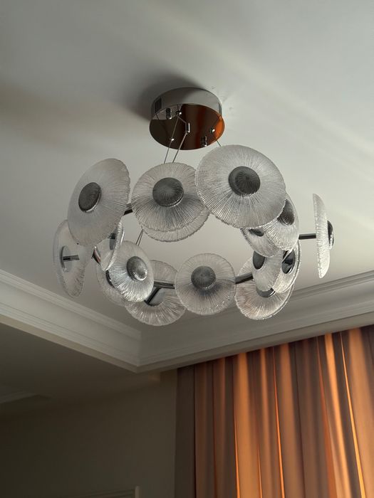 Люстры новые работающие