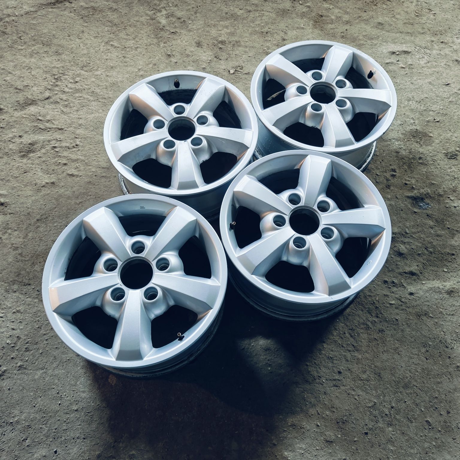 Niva R17 PCD 5 *139,7 Комплект легкосплавных дисков с резиной 215/55