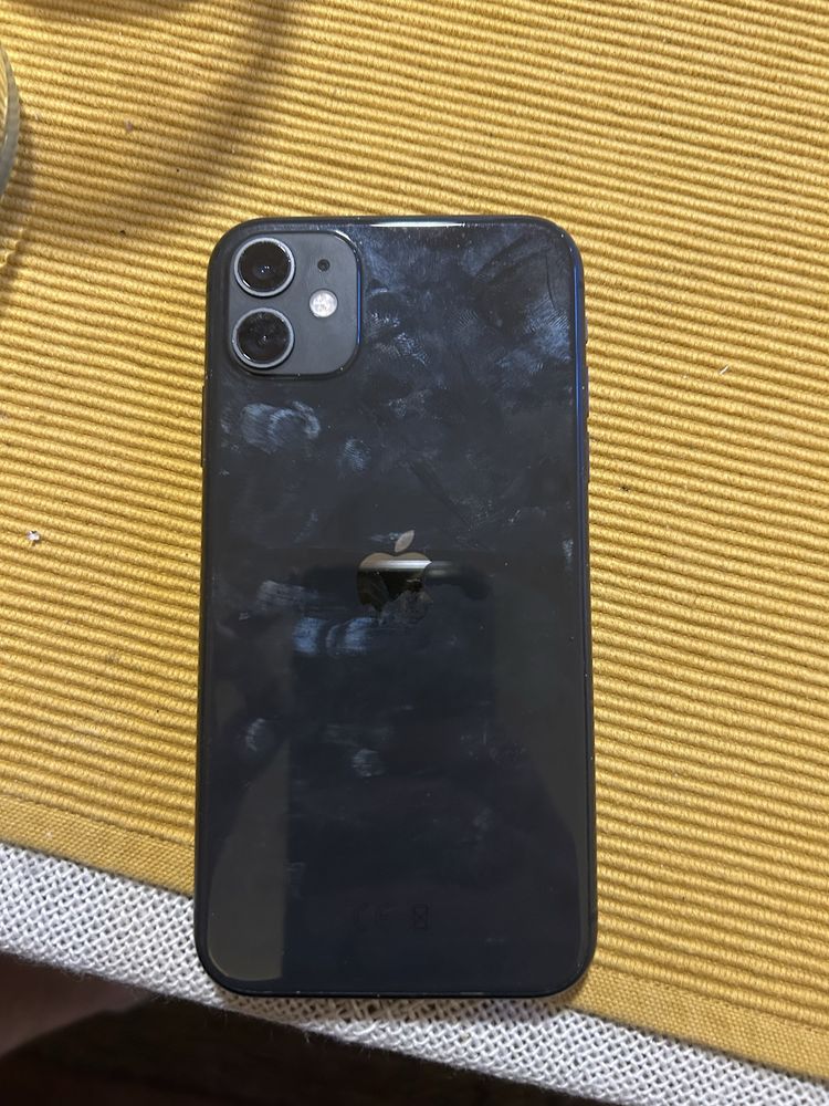 Vand iphone 11 64gb necesita baterie