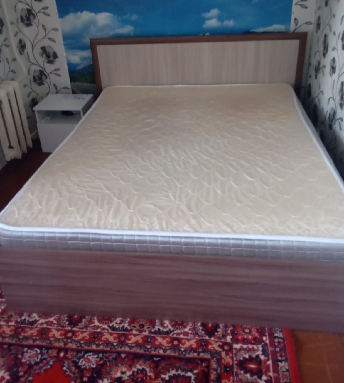 Двуспальная кровать.
