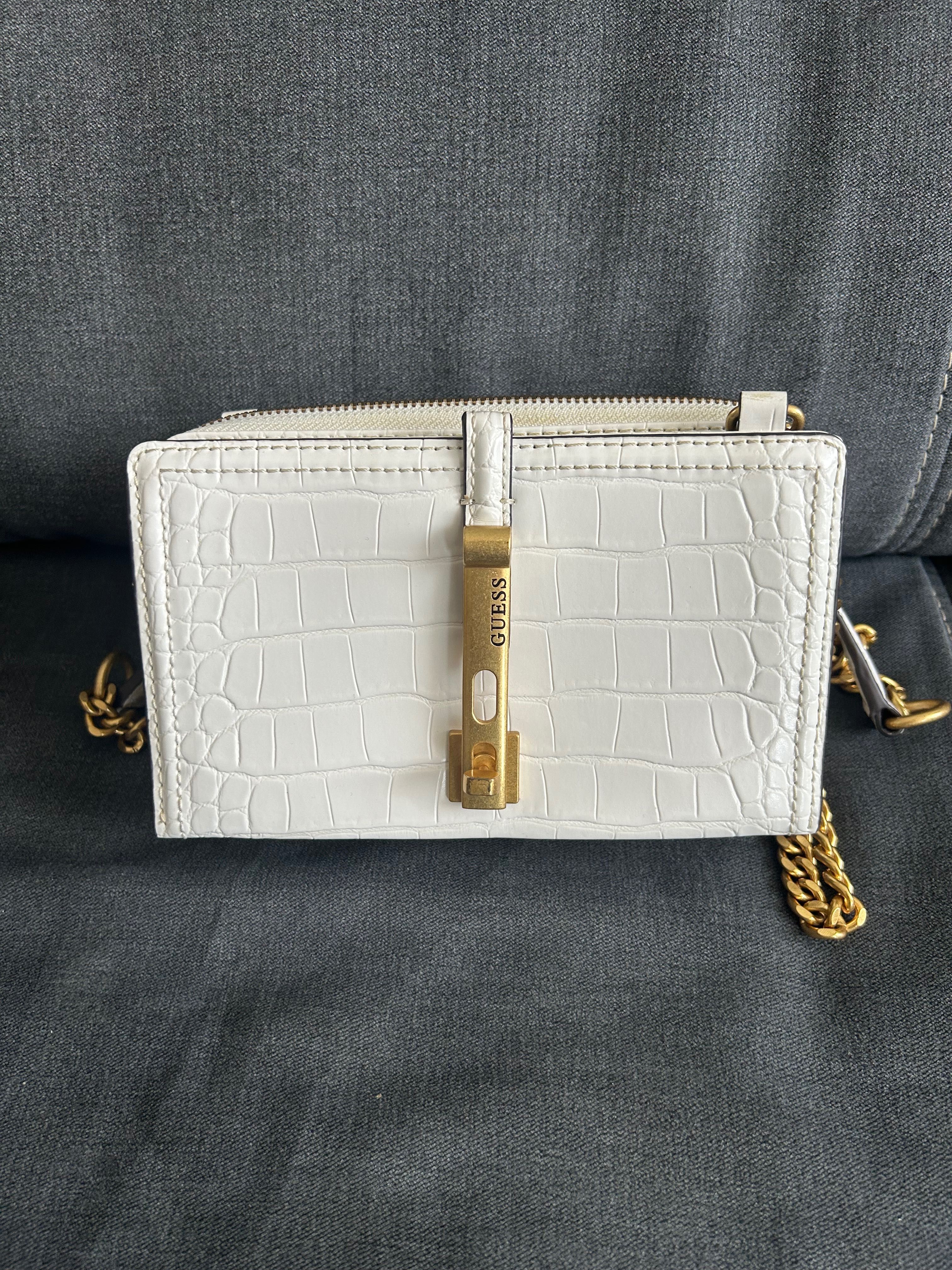 Дамска чанта Guess