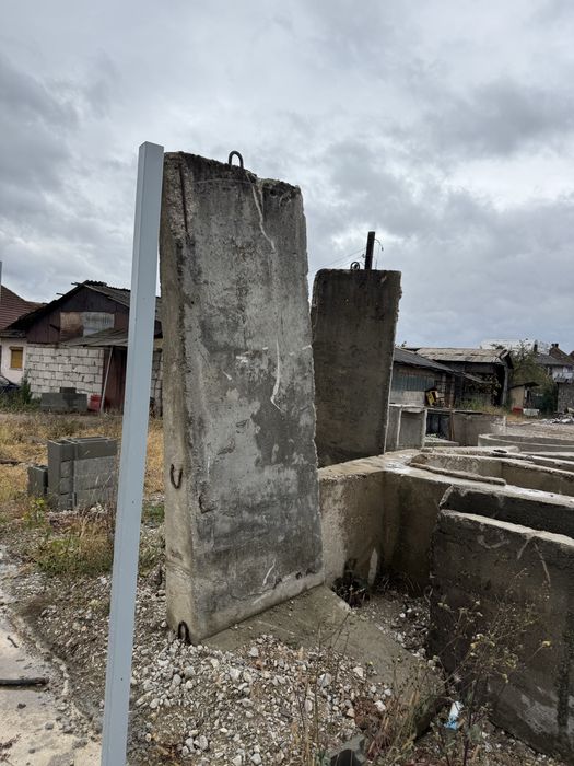Separatoare din beton armat – 3-4 m înălțime, talpă 2 m, lățime 1 m