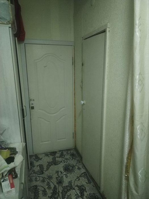 Qoraqamish 1/3 da 1 xonali uy sotiladi SROCHNA