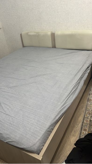 Кровать с матрасом двухспальная