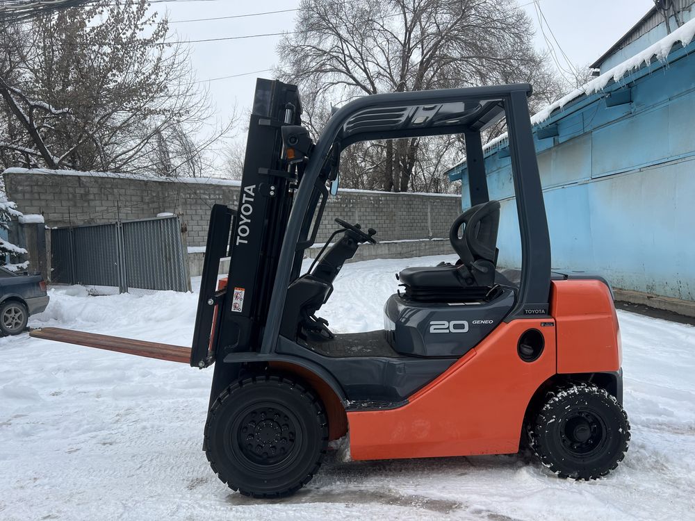 Японский Вилочный Погрузчик/Кара TOYOTA.Состояние Нового-Свежая Модель