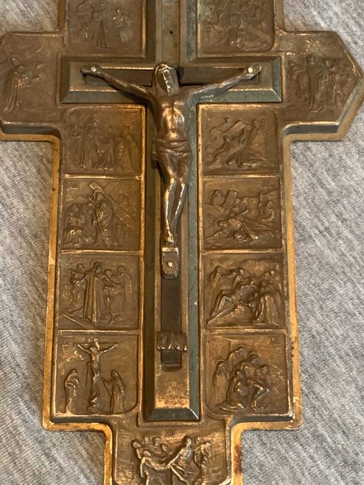 старо стенно разпятие, изобразяващо Кръстния път