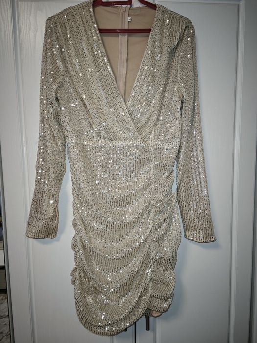 Празнична златна рокля с пайети