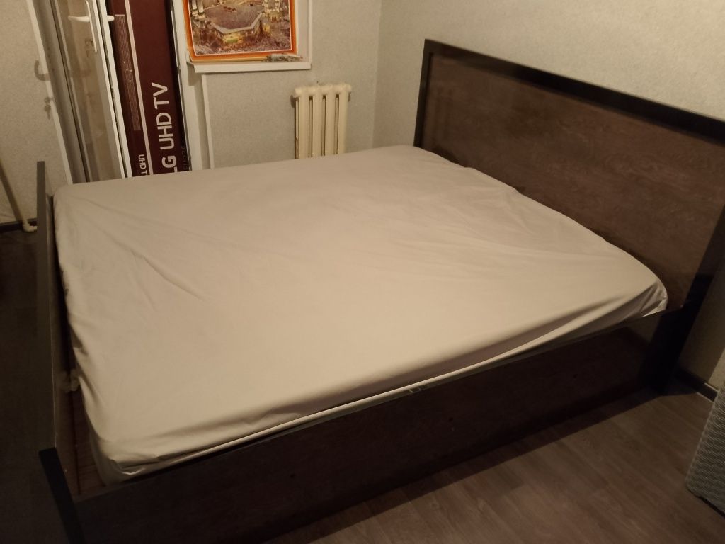 Двуспальная кровать