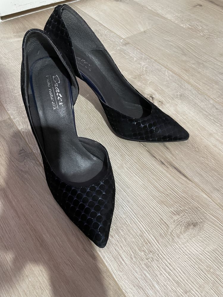 Pantofi stiletto