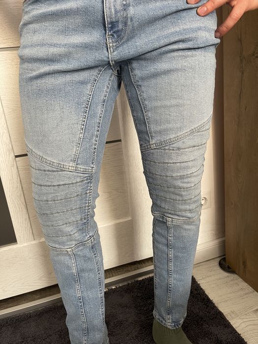 Vând blugi  bărbați bershka mărime 32