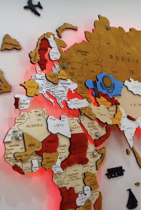 Карта мира интерьерная