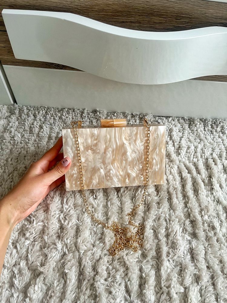 Clutch /Geanta super elegant nou cu model deosebit