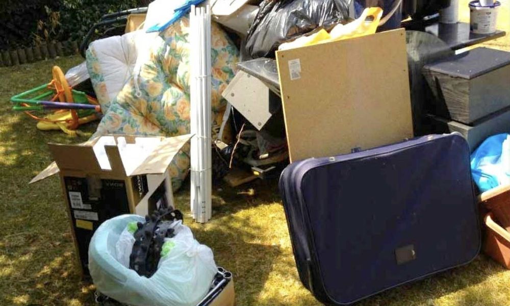 Debarasări case curți apartamente