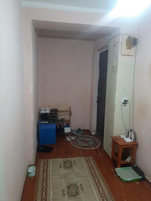 Продается 2 - комнатная квартира, Чирчик, Октябр, возле базара