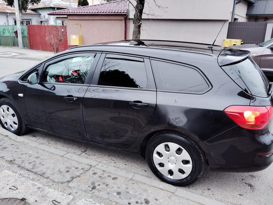 Opel Astra J 2011