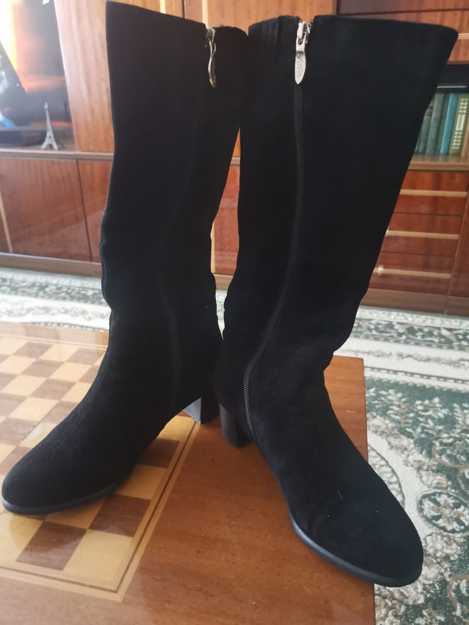 Продам сапоги замшевые