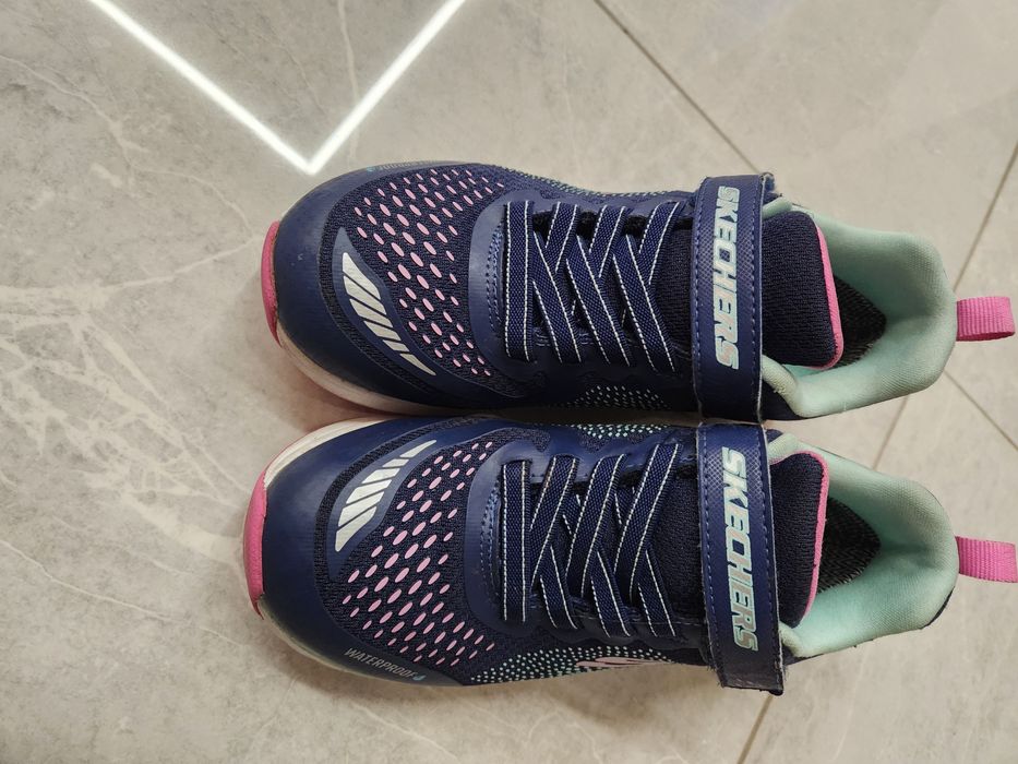 Водоустойчиви прекрасни детски маратонки Skechers 32