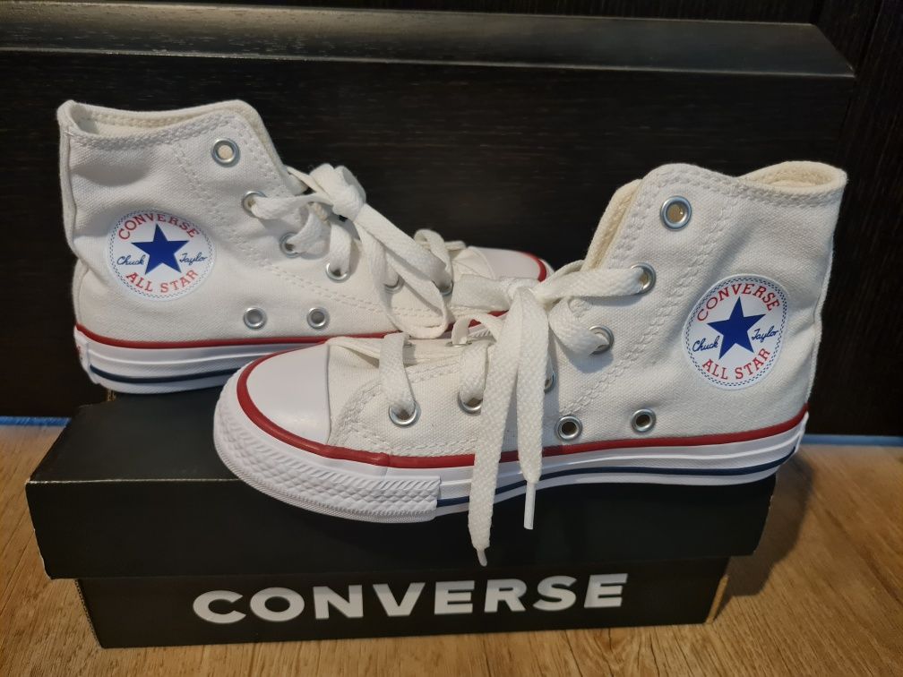 Vând Tenisi Converse NOI