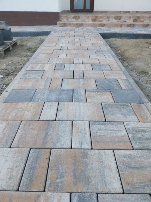 Montaj pavaje borduri rigole piatra travertin gazon județul Iași